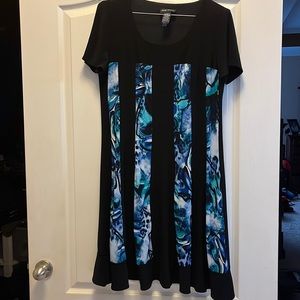 Beautiful dress, easy to wash and comfortable